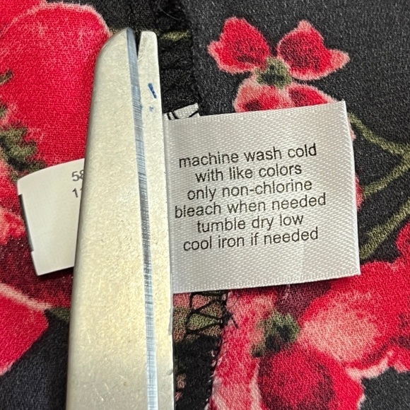 Lane Bryant Pink & Black Floral V-Neck Top Size 18 - Picture 10 of 11